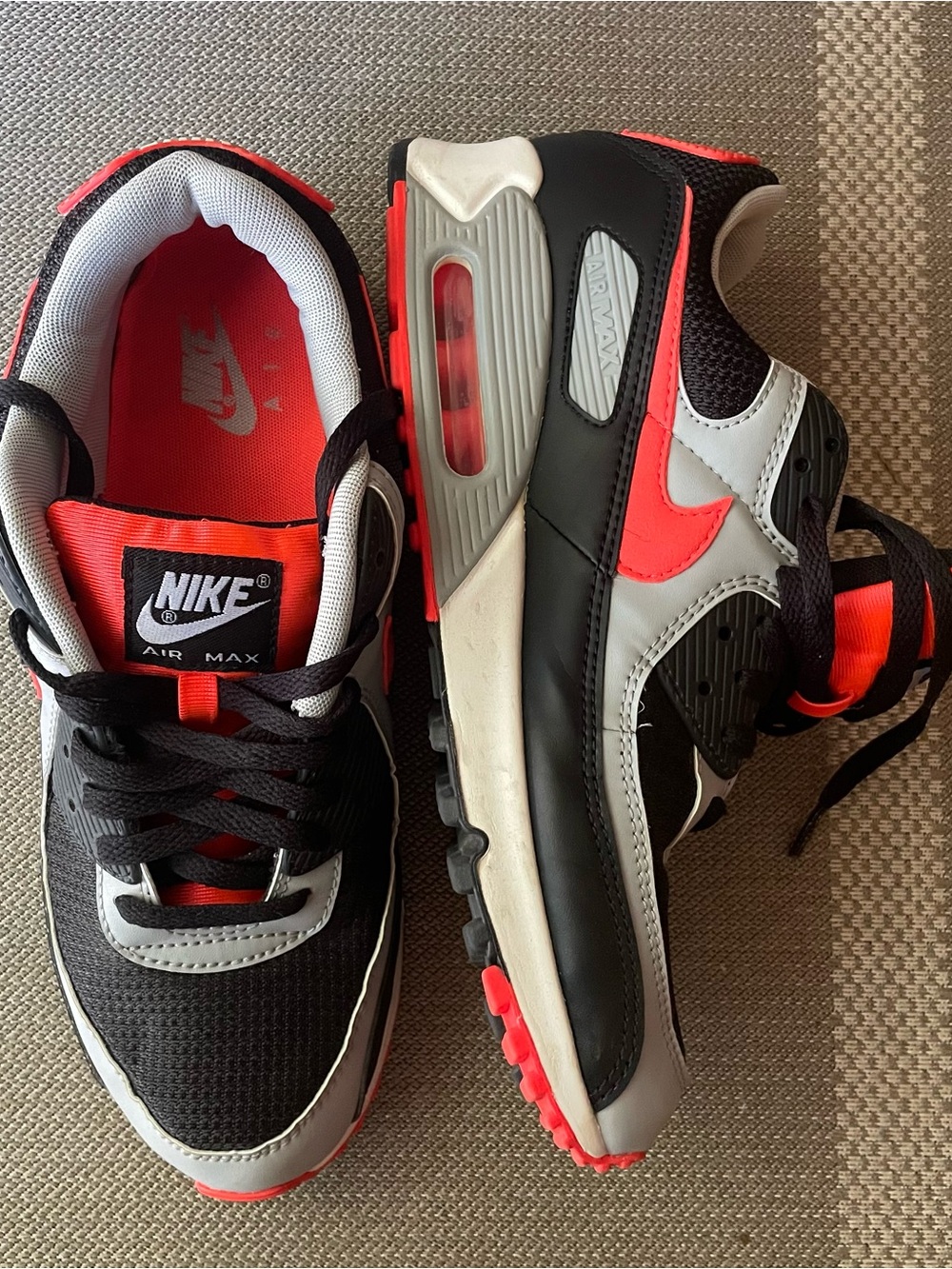 Nike Air Max 90 Radiant Red Black Gray Men’s 9.5 CZ4222-001 EUC